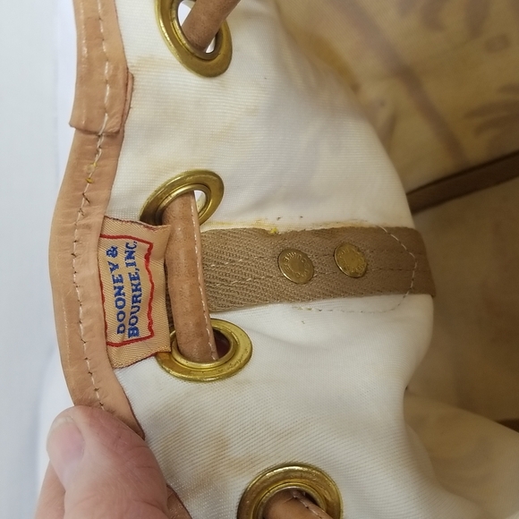 DOONEY & BOURKE SMALL LEATHER CINCH TOP BUCKET BAG WITH PALM TREES (RARE FIND ) - Picture 7 of 9